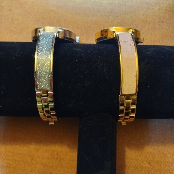 Set Of 2 Womens Glitter Dial And Gold-Tone Bracelet Watches-LIKE NEW-WORKS - Picture 2 of 5